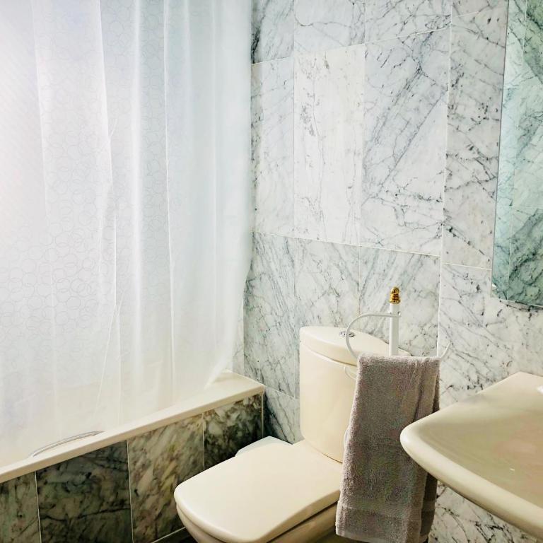 Luxury Apartment Bajondillo Beachfront - Casa - 27