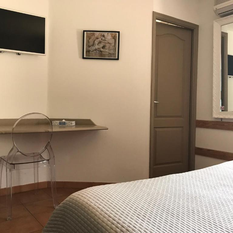 La Rapière - Chambre Double - Vue sur Ville Médiévale - 4