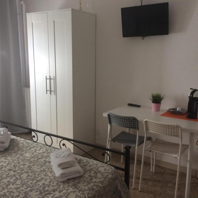Casa Giulia In - Camera Matrimoniale con Bagno in Comune - 4