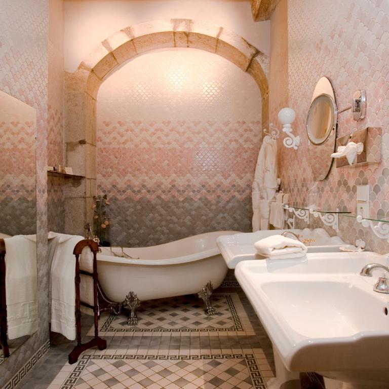 Abbaye de Talloires - Superior Double Room with Garden View and Spa Access Included - 1
