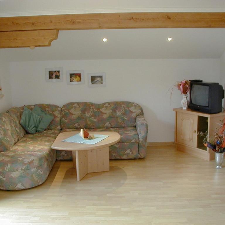 Ferienwohnung Maria Gstatter - Two-Bedroom Apartment with Balcony or Terrace - 12