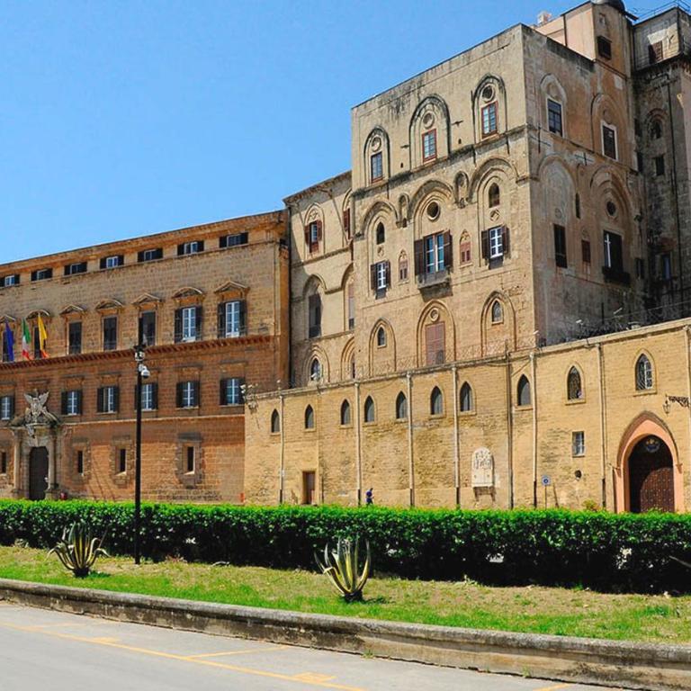 Palazzo Filangeri di Amorosa - Appartamento con Balcone - 22