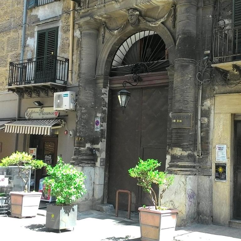Palazzo Filangeri di Amorosa - Appartamento con Balcone - 17