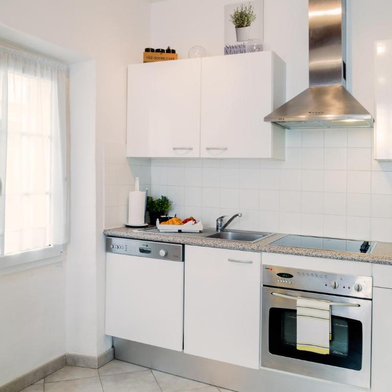 Balcony in Heart of pedestrian centre of Old Antibes - Apartment with Balcony - 22
