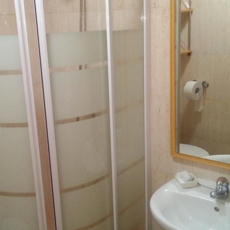 Habitaciones privadas Alicante centro - Double Room with Private Bathroom - 15