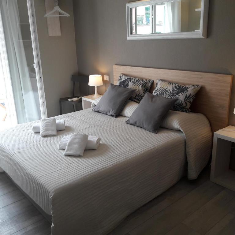 Santa Marta Rooms - Vernazza - Double Room with Terrace - 11