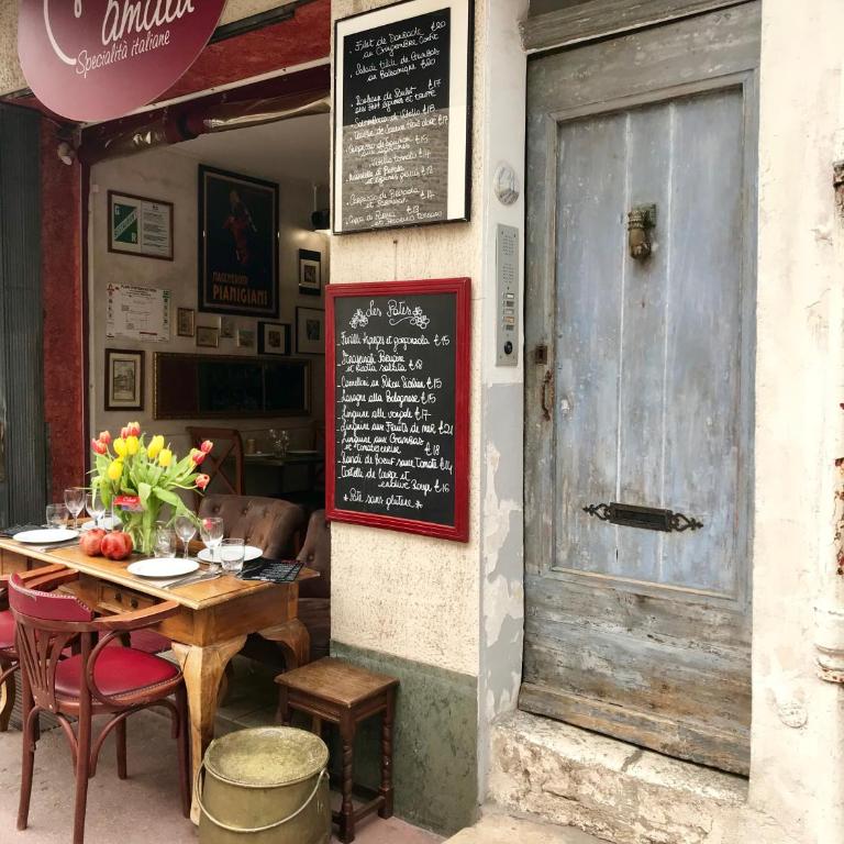 Balcony over Provencal Market, Old Antibes - Apartment mit Balkon - 23