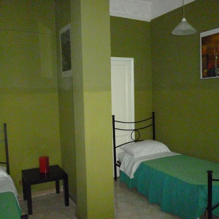 Hotel Giamaica for Girls & Ladies Only - Camera Doppia con Letti Singoli e Bagno in Comune - 10