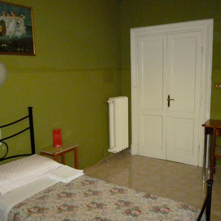 Hotel Giamaica for Girls & Ladies Only - Camera Singola con Bagno in Comune - 3