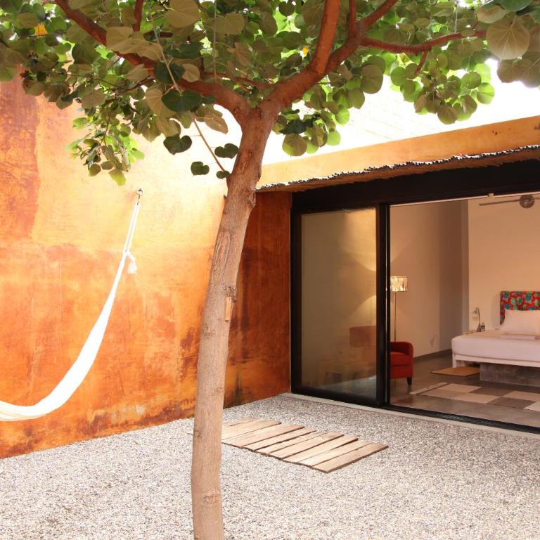 Hotel Cosijo - San Jeronimo Tlacochahuaya - Habitación con cama extragrande. - 8