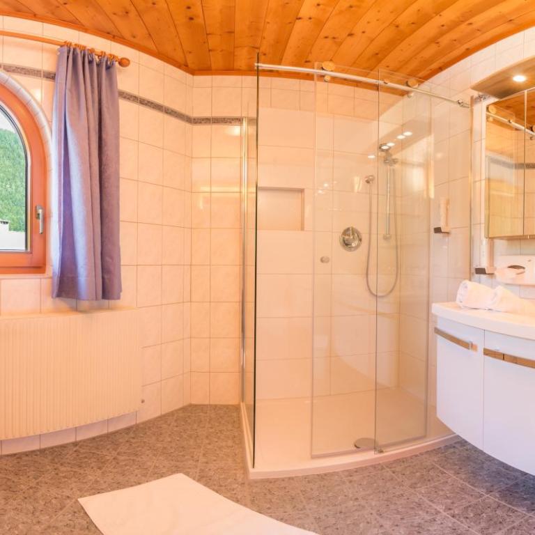 Haus Elisabeth - Doppelzimmer mit Balkon - 13