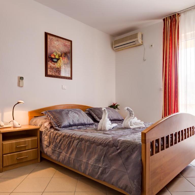 Villa Jadranka Sutomore - Superior Dvokrevetna Soba sa Bračnim Krevetom - 1