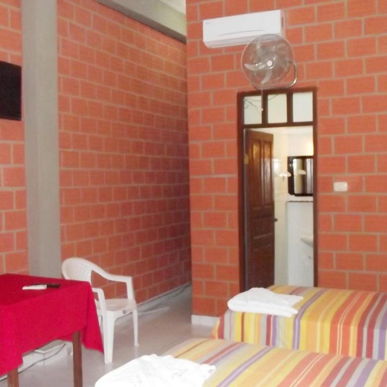 Hotel Ambaibo - Habitación Triple con vistas a la piscina - 1