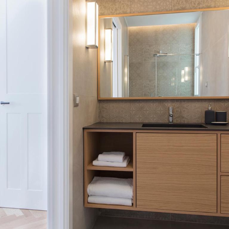 FLORIT FLATS - Chic and Central in a lively but quiet area All walking distance - Apartment - 34