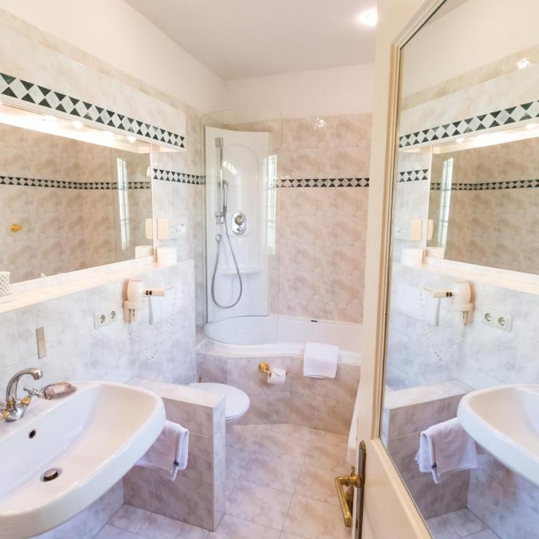 Hotel Schloss Leonstain - Classic Doppelzimmer - 4