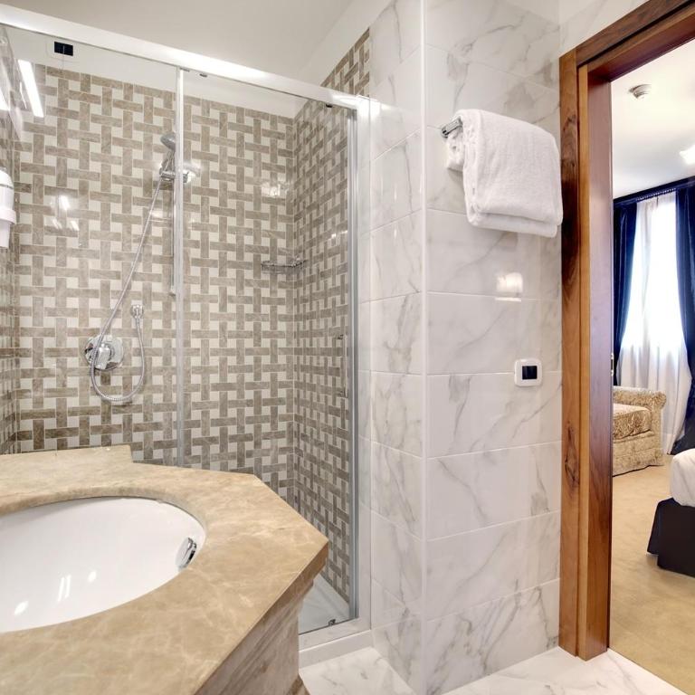 Hotel Casanova - Junior Suite - 11