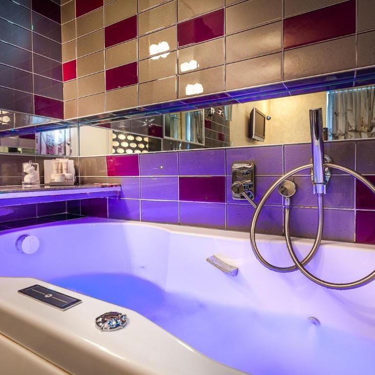 Apostrophe Hôtel - Chambre Double Balneo avec Baignoire de Chromothérapie - 3