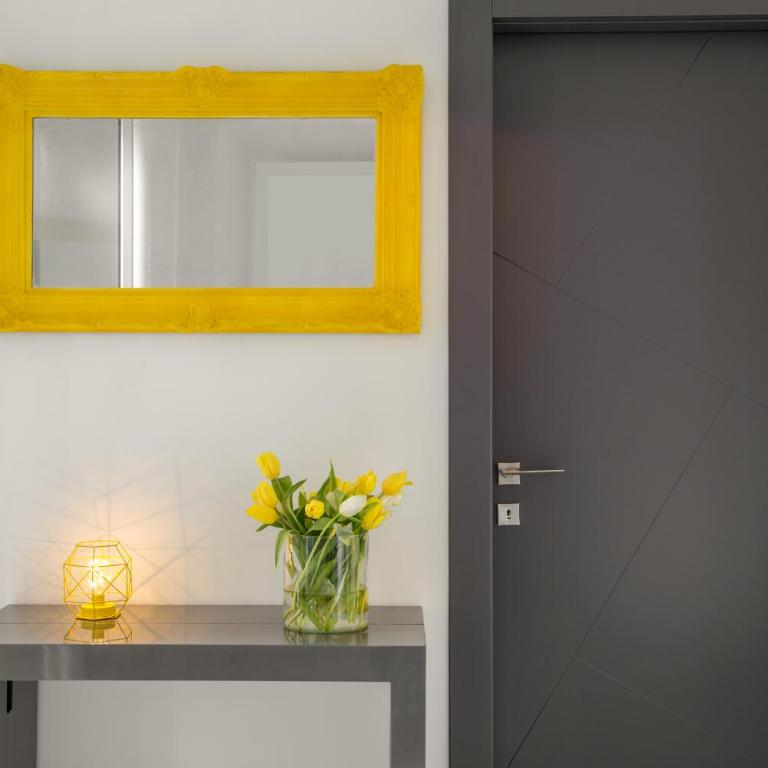 GCF Luxury Suites, Guest house - Apartment with Balcony - 7