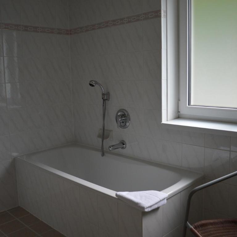 Jaeger Guesthouse - Vierbettzimmer mit privatem externen Bad - 3