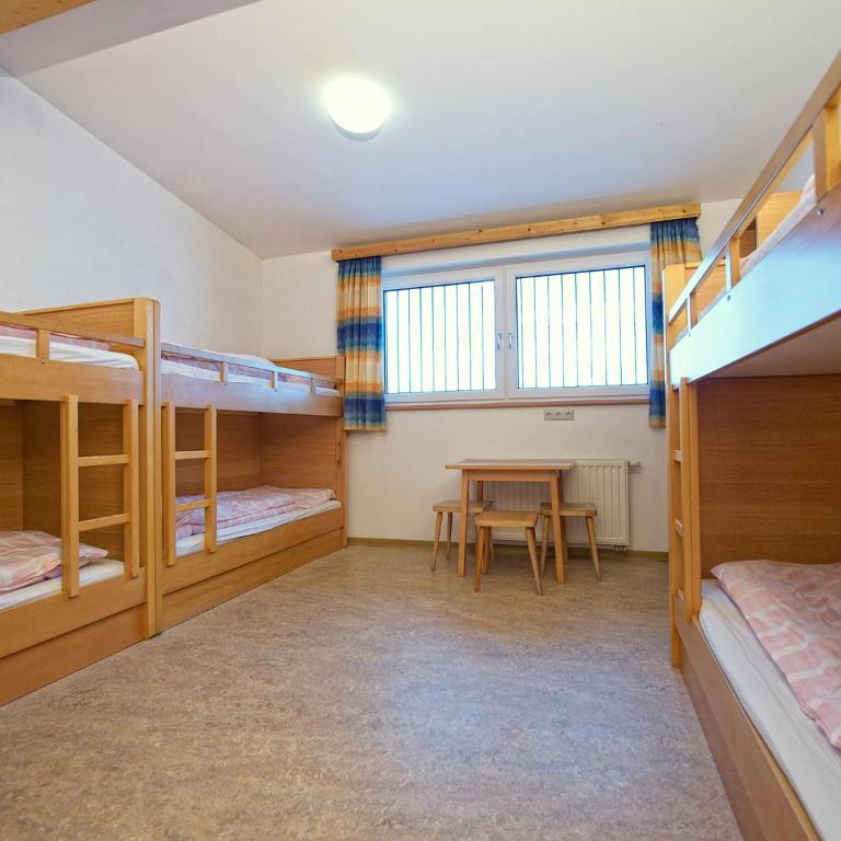 Ski In-Ski Out - Gästehäuser Saalbach-Hinterglemm - Wallegghof Christianhof - Familienzimmer (6 Erwachsene) mit einem eigenen Badezimmer - 7