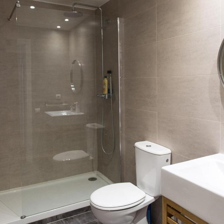 Central Apartment - Two-Bedroom Apartment - 18