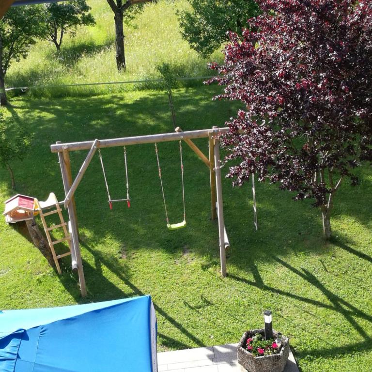 Gästepension Wiesenheim - Vierbettzimmer mit Balkon - 1