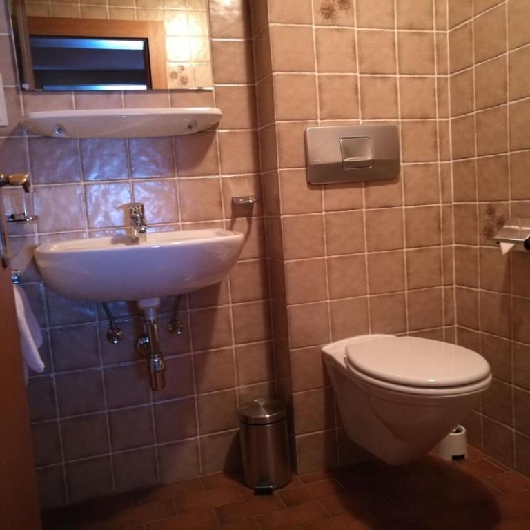 Gästepension Wiesenheim - Doppelzimmer mit Balkon - 8