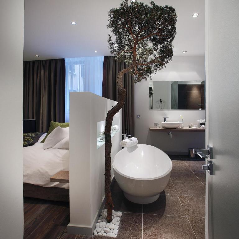 Petit Hôtel Confidentiel - Executive Suite with Balcony - 7