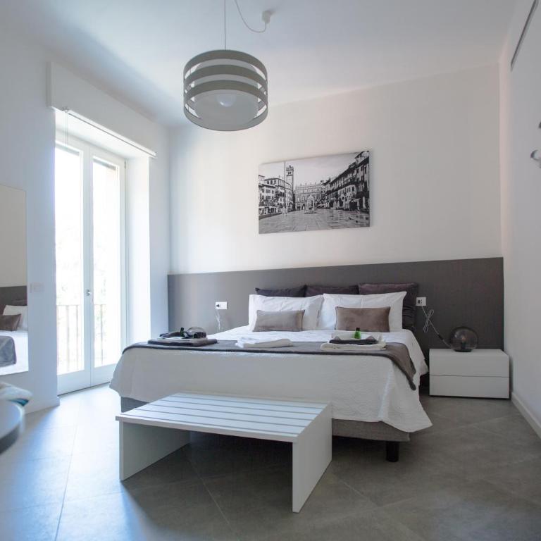 Suite Dreams in Verona - Camera Tripla con Vista Città - 13