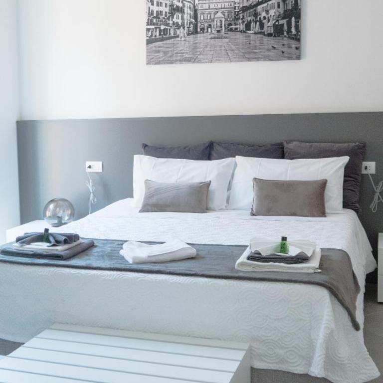 Suite Dreams in Verona - Camera Tripla con Vista Città - 6