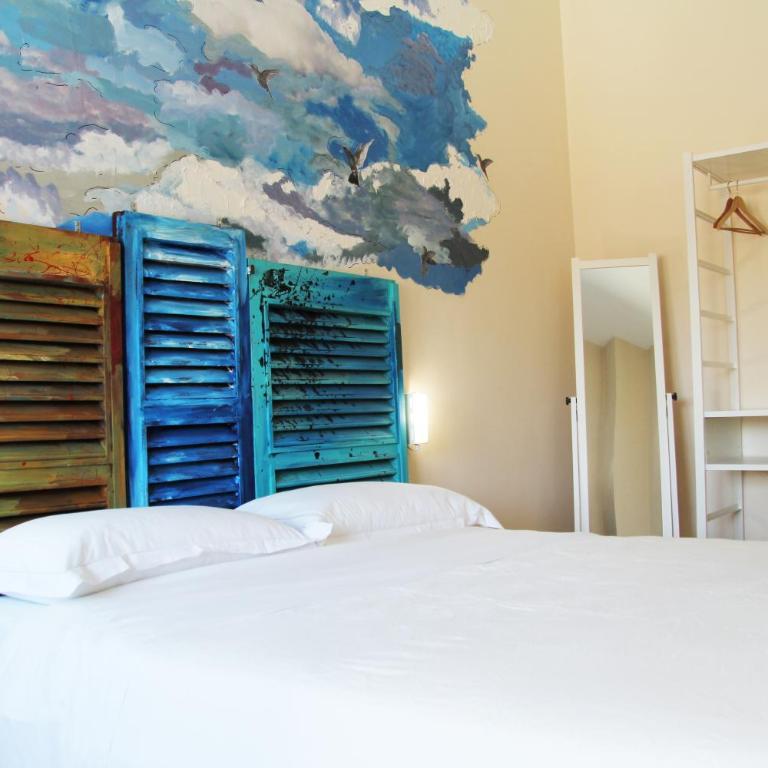 Urban Pop Bnb - Double Room with Shared Bathroom - 1