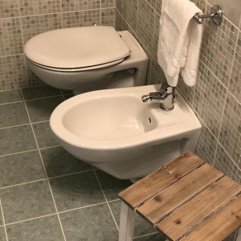 Dimora Le Ginestre Adults Only - Camera Matrimoniale con Vista Piscina - 1
