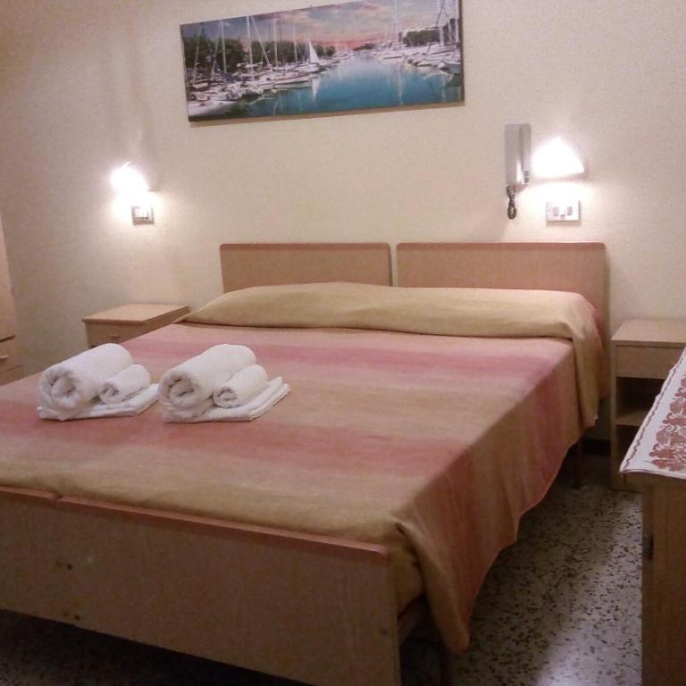 Hotel Carmen Viserba - Double or Twin Room with Bathroom - 12