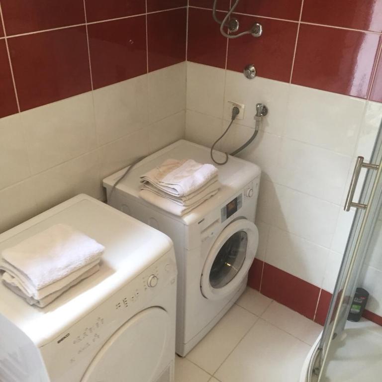 Guest House Ivano - Two-Bedroom Apartment with Balcony - 39