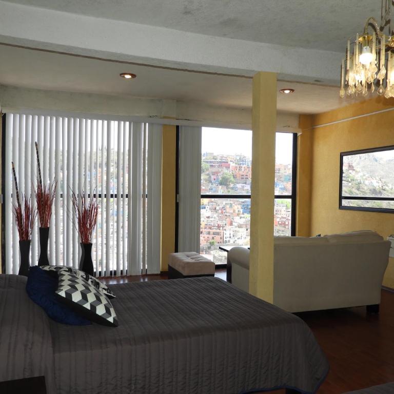 La Lotería Panoramic House & Rooftop by Lunian - Suite with City View - 18