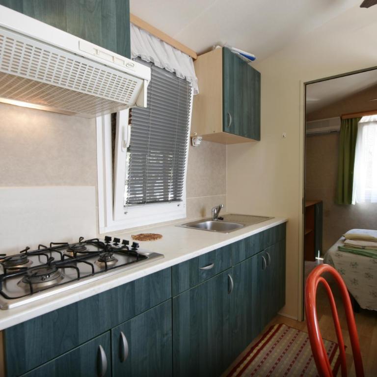 Camping Reno - Two-Bedroom Bungalow - 5