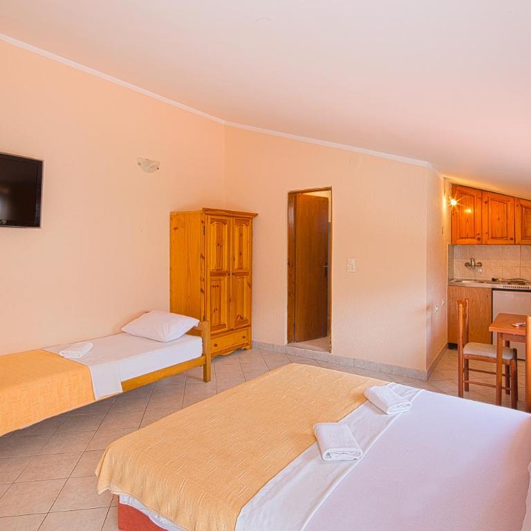 Apartmani Mihailovic - Apartment with Terrace - 2