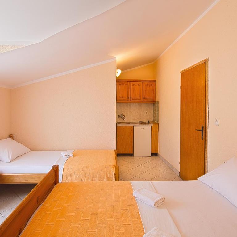 Apartmani Mihailovic - Apartment with Mountain View - 3