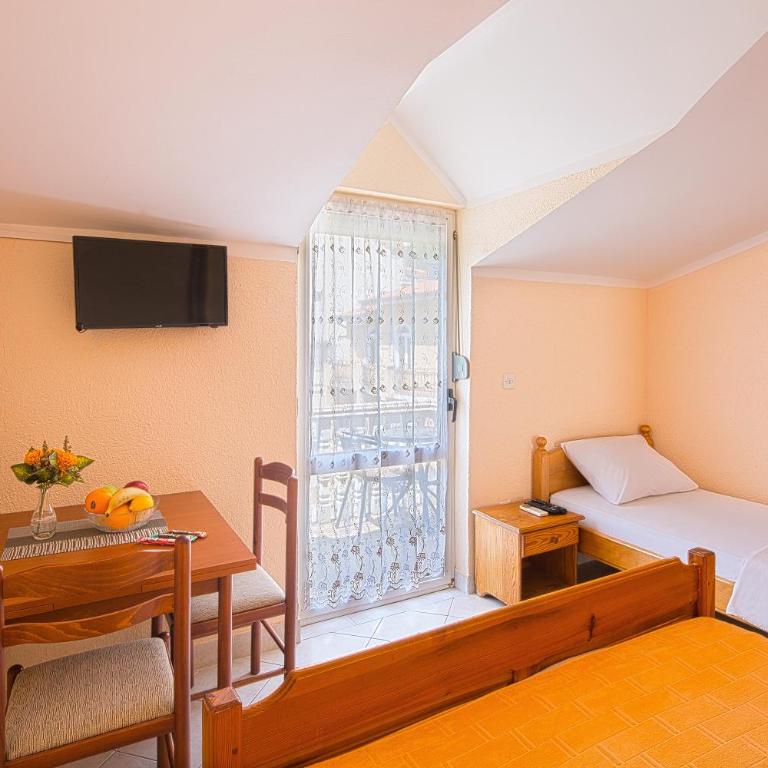 Apartmani Mihailovic - Apartment with Mountain View - 2