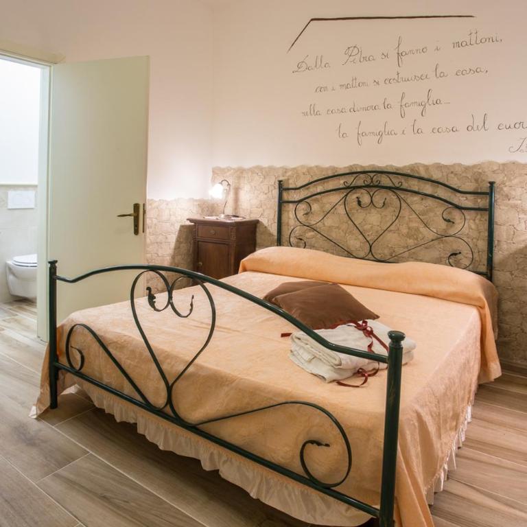 Casa Poesia - Camera Matrimoniale con Bagno Privato e Patio - 2