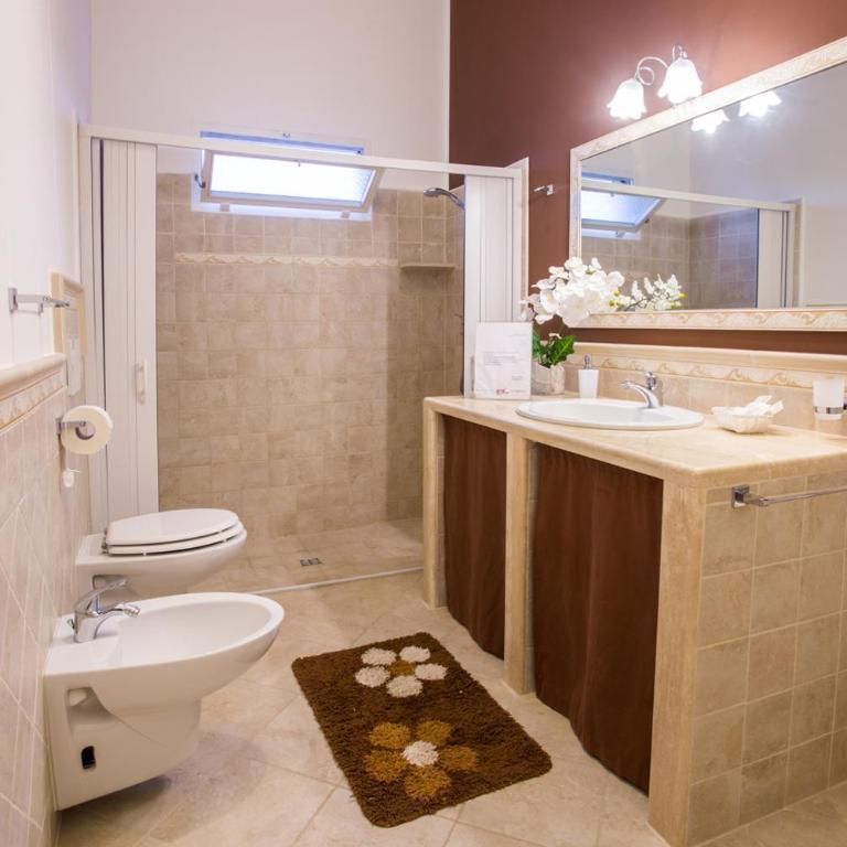 Casa Poesia - Camera Quadrupla Superior con Bagno Privato - 6