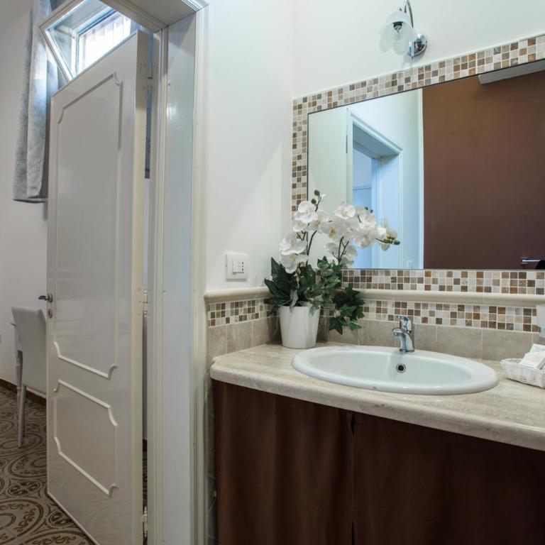 Casa Poesia - Camera Tripla Economy con Bagno Privato - 4