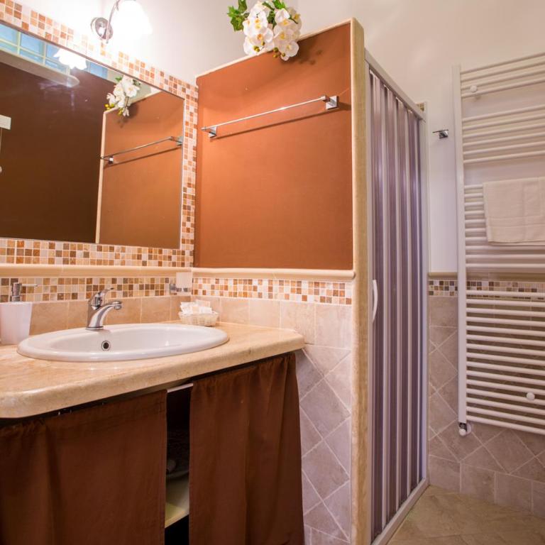 Casa Poesia - Camera Comfort Quadrupla con Bagno Privato - 5