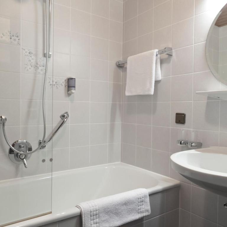Hotel Neue Burg - Doppelzimmer mit Balkon - 3