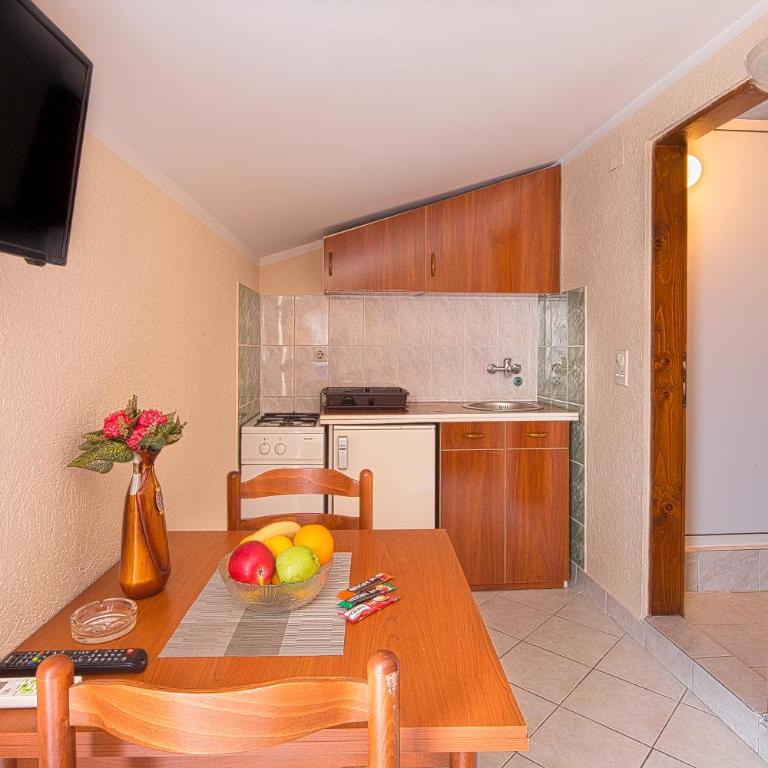 Apartmani Mihailovic - Apartment with Balcony - 4