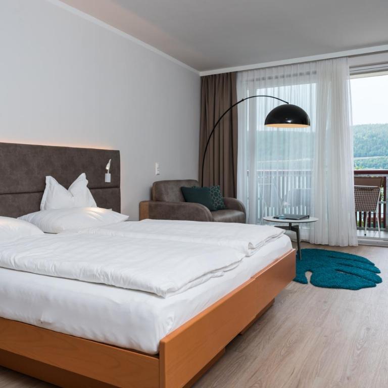 Seehotel Vinzenz - Deluxe Doppelzimmer mit Balkon und Seeblick - 10