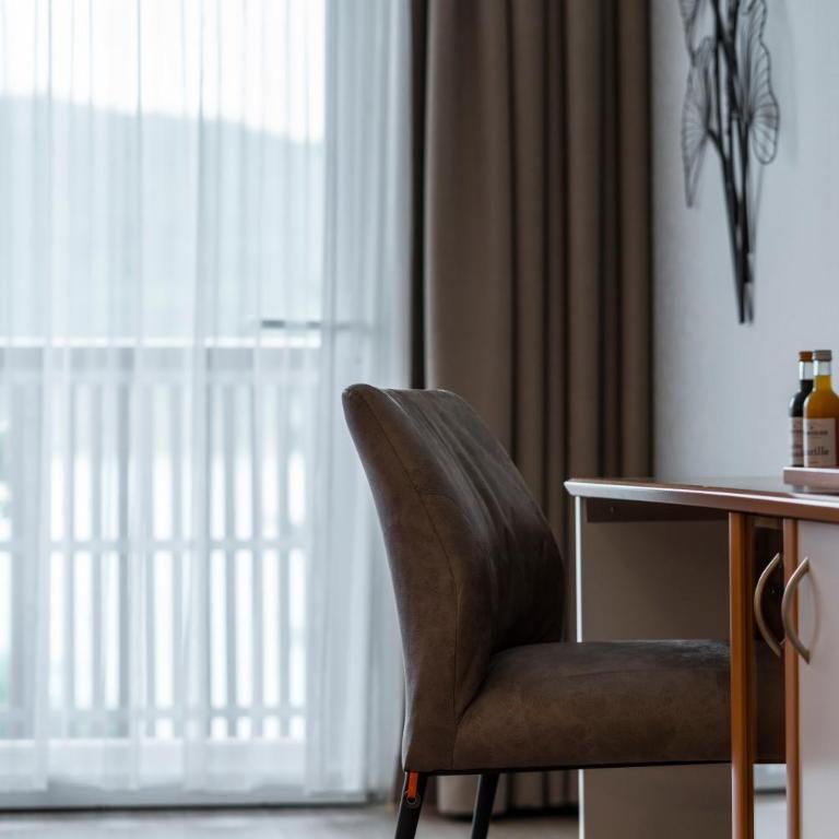 Seehotel Vinzenz - Deluxe Doppelzimmer mit Balkon und Seeblick - 9