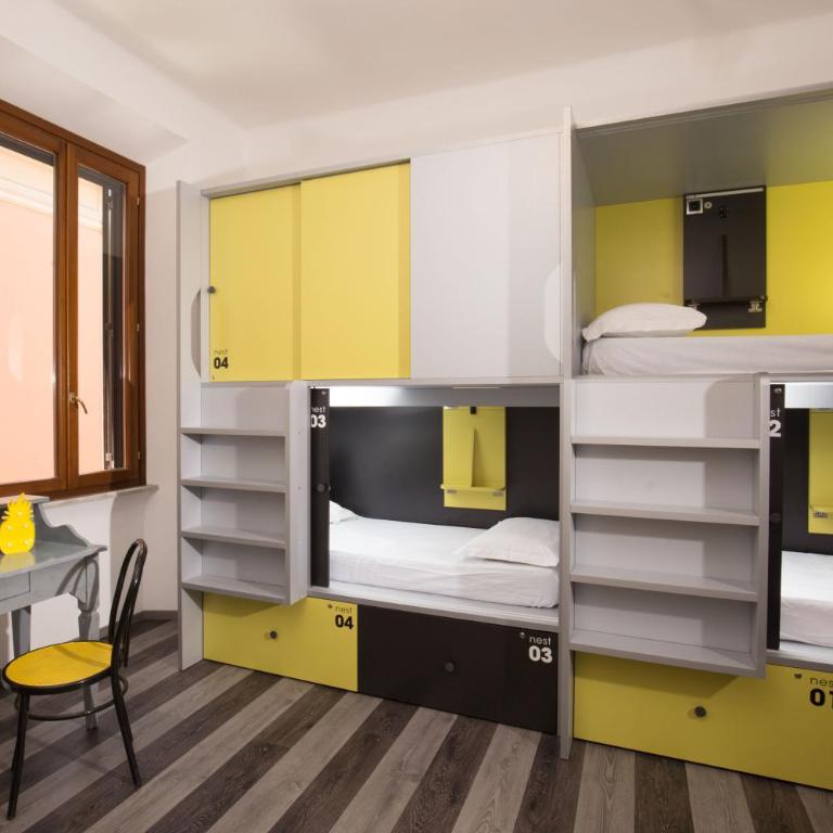 Free Hostels Roma - Posto letto in Dormitorio Femminile a 4 Letti con Bagno Privato - 1