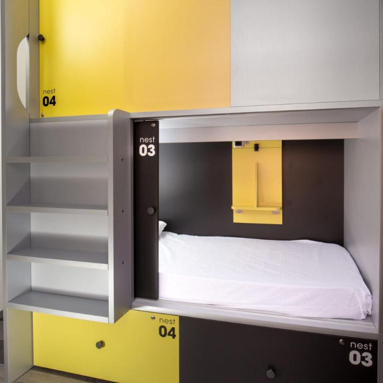 Free Hostels Roma - Posto Letto in Dormitorio Misto con 5 Letti e Bagno Privato - 8
