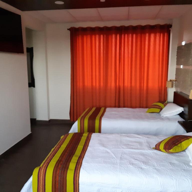 Hotel Cristales De Sal - Habitación con 2 camas individuales, baño privado y vistas a la ciudad - 3